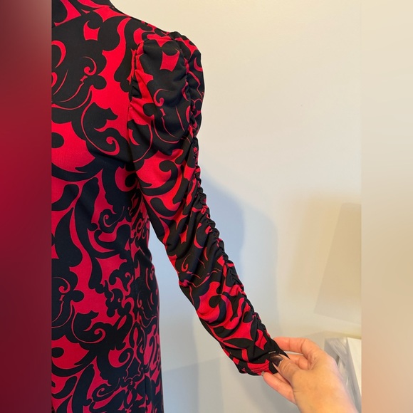 Beautiful Black and Red Dress - Picture 3 of 8